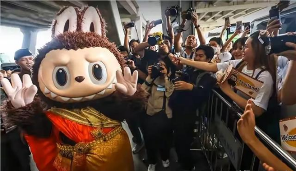 30多万泰国人涌入中国