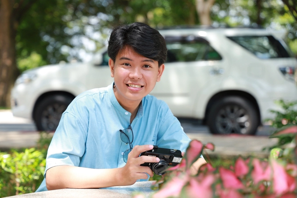 Giành học bổng Chính phủ Trung Quốc với hai bằng đại học